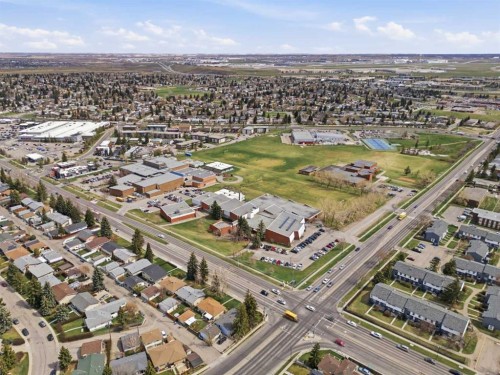 6215 Thorncliffe Drive Nw, Calgary, AB - Outdoor With View