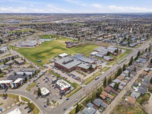 6215 Thorncliffe Drive Nw, Calgary, AB - Outdoor With View