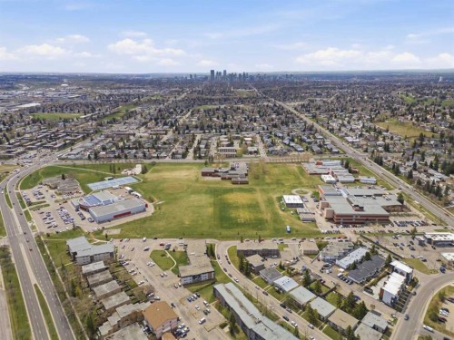 6215 Thorncliffe Drive Nw, Calgary, AB - Outdoor With View