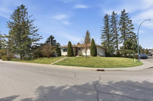 6215 Thorncliffe Drive Nw, Calgary, AB - Outdoor
