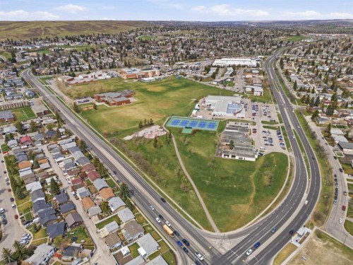 6215 Thorncliffe Drive Nw, Calgary, AB - Outdoor With View