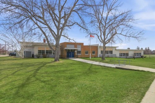 6215 Thorncliffe Drive Nw, Calgary, AB - Outdoor