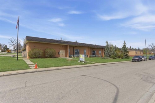 6215 Thorncliffe Drive Nw, Calgary, AB - Outdoor