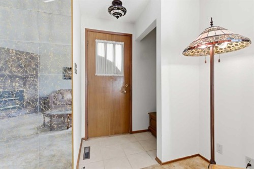 6215 Thorncliffe Drive Nw, Calgary, AB - Indoor Photo Showing Other Room
