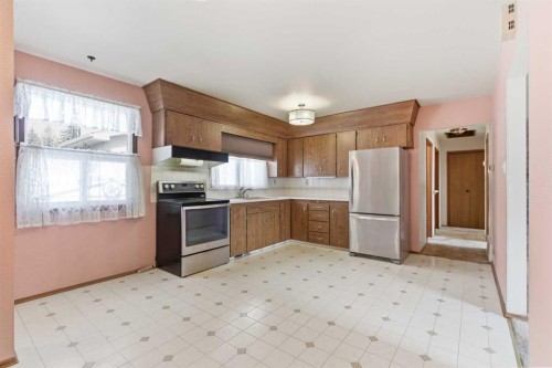 6215 Thorncliffe Drive Nw, Calgary, AB - Indoor Photo Showing Kitchen