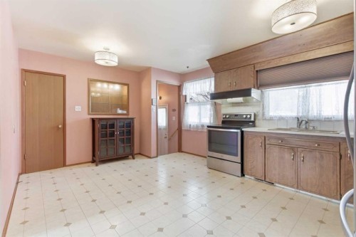 6215 Thorncliffe Drive Nw, Calgary, AB - Indoor Photo Showing Kitchen