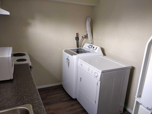 728 20 Avenue Nw, Calgary, AB - Indoor Photo Showing Laundry Room