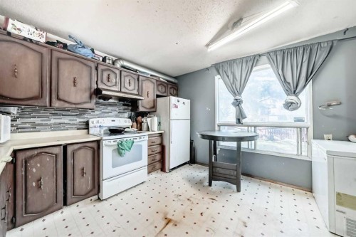 4 Fonda Crescent Se, Calgary, AB - Indoor