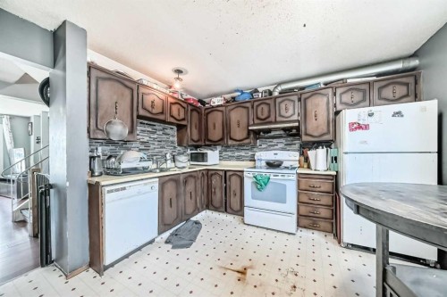 4 Fonda Crescent Se, Calgary, AB - Indoor Photo Showing Kitchen