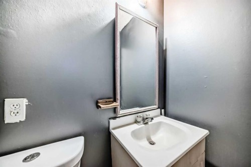 4 Fonda Crescent Se, Calgary, AB - Indoor Photo Showing Bathroom