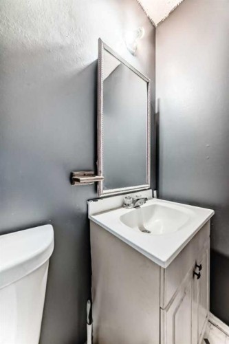 4 Fonda Crescent Se, Calgary, AB - Indoor Photo Showing Bathroom
