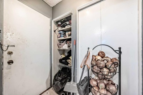 4 Fonda Crescent Se, Calgary, AB - Indoor Photo Showing Other Room