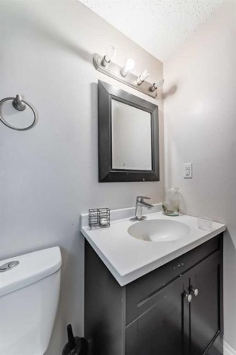 4 Fonda Crescent Se, Calgary, AB - Indoor Photo Showing Bathroom