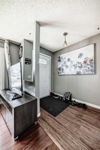 4 Fonda Crescent Se, Calgary, AB - Indoor Photo Showing Other Room