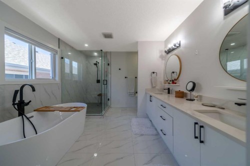 9 Scripps Landing Nw, Calgary, AB - Indoor Photo Showing Bathroom
