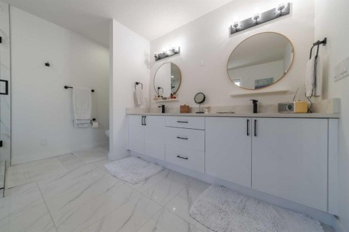 9 Scripps Landing Nw, Calgary, AB - Indoor Photo Showing Bathroom