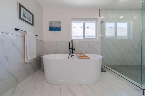 9 Scripps Landing Nw, Calgary, AB - Indoor Photo Showing Bathroom