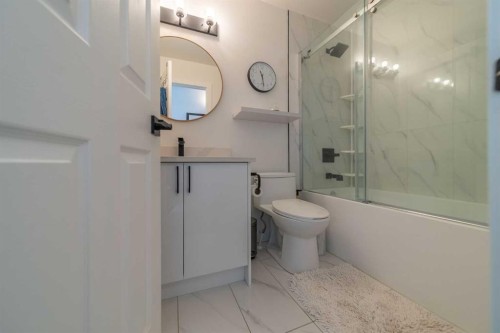 9 Scripps Landing Nw, Calgary, AB - Indoor Photo Showing Bathroom
