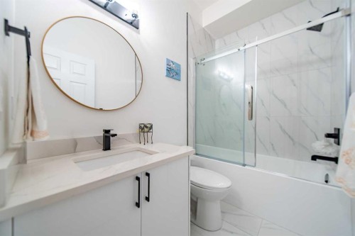 9 Scripps Landing Nw, Calgary, AB - Indoor Photo Showing Bathroom