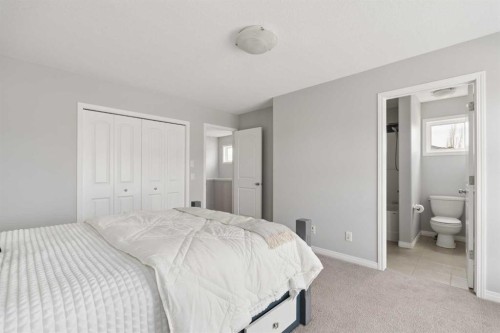177 Walden Manor Se, Calgary, AB - Indoor Photo Showing Bedroom