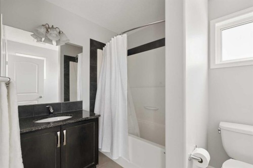 177 Walden Manor Se, Calgary, AB - Indoor Photo Showing Bathroom