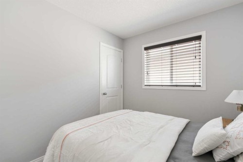 177 Walden Manor Se, Calgary, AB - Indoor Photo Showing Bedroom