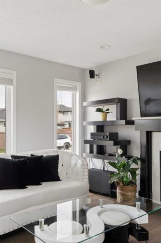 177 Walden Manor Se, Calgary, AB - Indoor Photo Showing Living Room