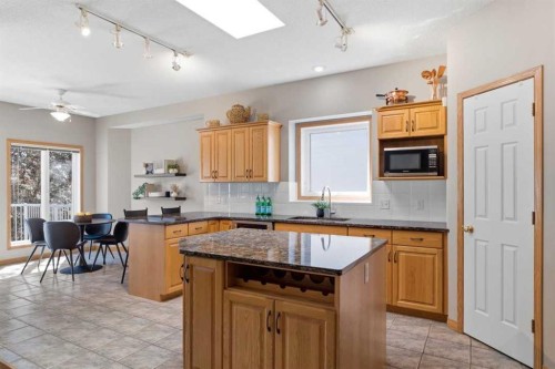 545 Rocky Ridge Bay Nw, Calgary, AB - Indoor Photo Showing Kitchen