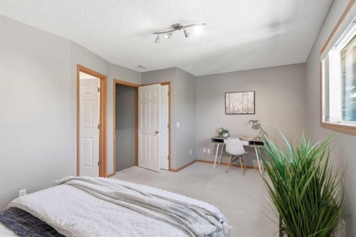 545 Rocky Ridge Bay Nw, Calgary, AB - Indoor Photo Showing Bedroom