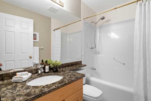 545 Rocky Ridge Bay Nw, Calgary, AB - Indoor Photo Showing Bathroom