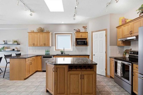 545 Rocky Ridge Bay Nw, Calgary, AB - Indoor Photo Showing Kitchen