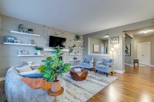 490 Mahogany Manor Se, Calgary, AB - Indoor Photo Showing Living Room