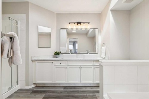 108 Somerside Crescent Sw, Calgary, AB - Indoor Photo Showing Bathroom