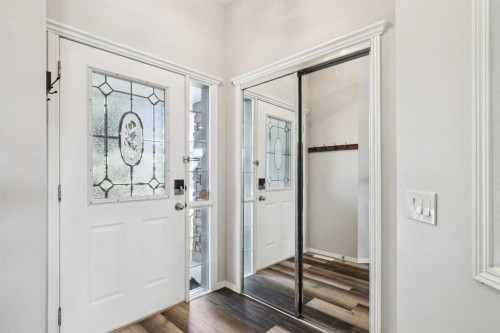 108 Somerside Crescent Sw, Calgary, AB - Indoor Photo Showing Other Room