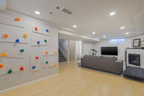 108 Somerside Crescent Sw, Calgary, AB - Indoor Photo Showing Other Room