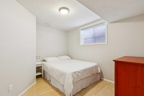 108 Somerside Crescent Sw, Calgary, AB - Indoor Photo Showing Bedroom