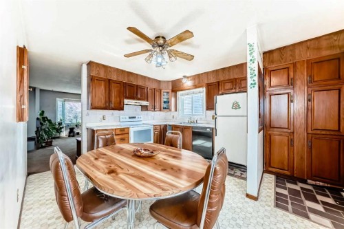 43 Mckenna Way Se, Calgary, AB - Indoor Photo Showing Dining Room
