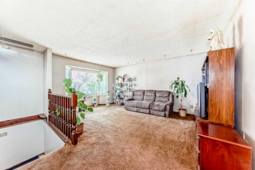 43 Mckenna Way Se, Calgary, AB - Indoor Photo Showing Other Room