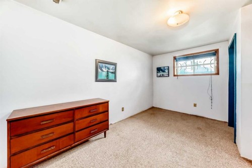 43 Mckenna Way Se, Calgary, AB - Indoor Photo Showing Other Room