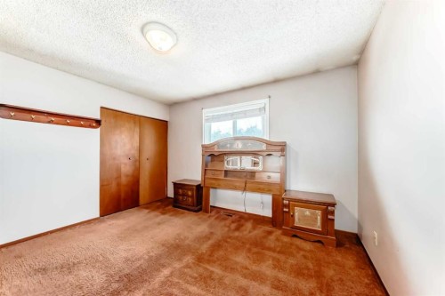 43 Mckenna Way Se, Calgary, AB - Indoor