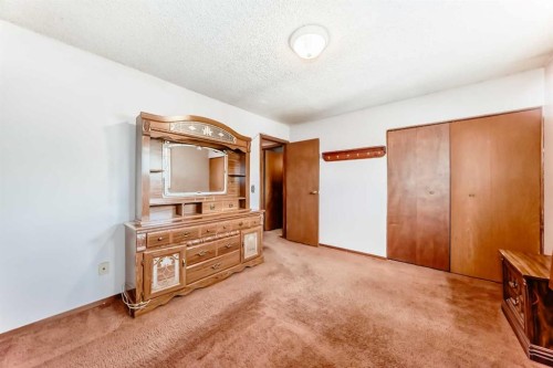 43 Mckenna Way Se, Calgary, AB - Indoor Photo Showing Other Room
