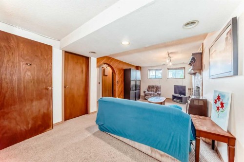 43 Mckenna Way Se, Calgary, AB - Indoor