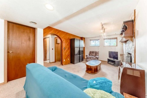 43 Mckenna Way Se, Calgary, AB - Indoor