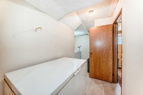 43 Mckenna Way Se, Calgary, AB - Indoor