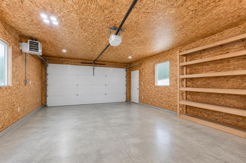 43 Mckenna Way Se, Calgary, AB - Indoor Photo Showing Garage
