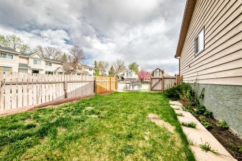 43 Mckenna Way Se, Calgary, AB - Outdoor