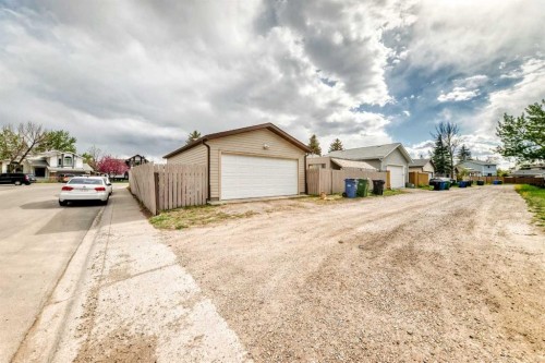 43 Mckenna Way Se, Calgary, AB - Outdoor