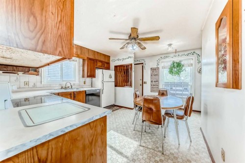 43 Mckenna Way Se, Calgary, AB - Indoor Photo Showing Kitchen