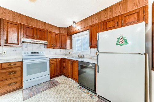 43 Mckenna Way Se, Calgary, AB - Indoor Photo Showing Kitchen