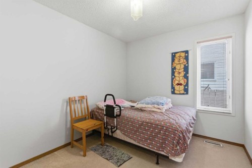 28 Sunlake Circle Se, Calgary, AB - Indoor Photo Showing Bedroom